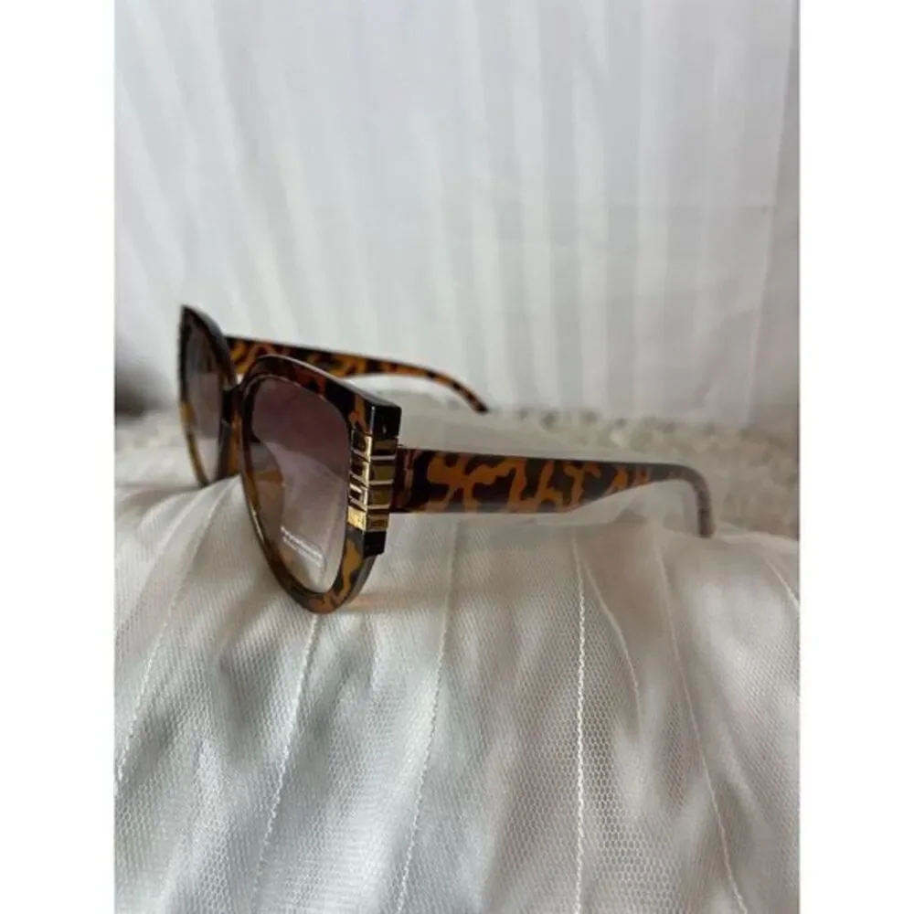 So Purrsuasive Cat Eye Frame Fashion Sunglasses‎ Tortoise